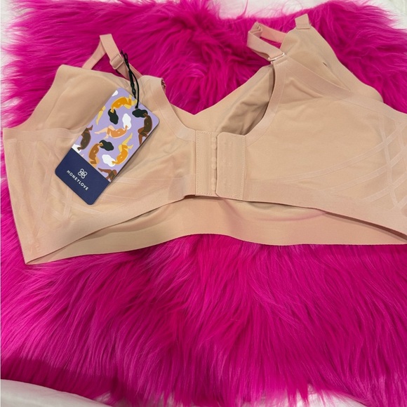 NWT HONEYLOVE Silhouette Wire-Free Bra
color rose tan Sz Large 
$64.00 - Picture 11 of 13